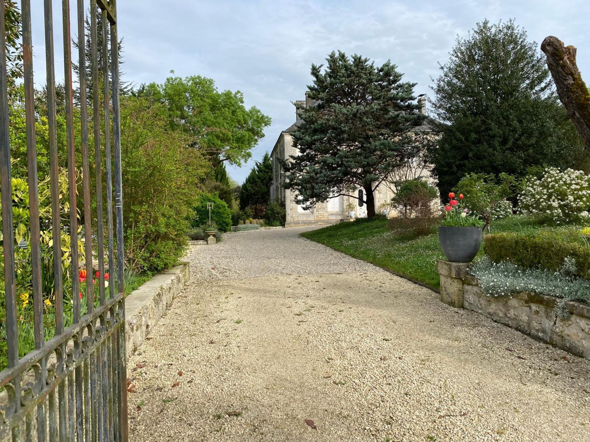 Domaine De La Perthuiserie Saint-Porchaire Exterior photo